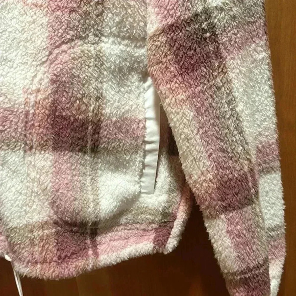 Girls fuzzy jacket pull over size small - Picture 4 of 6